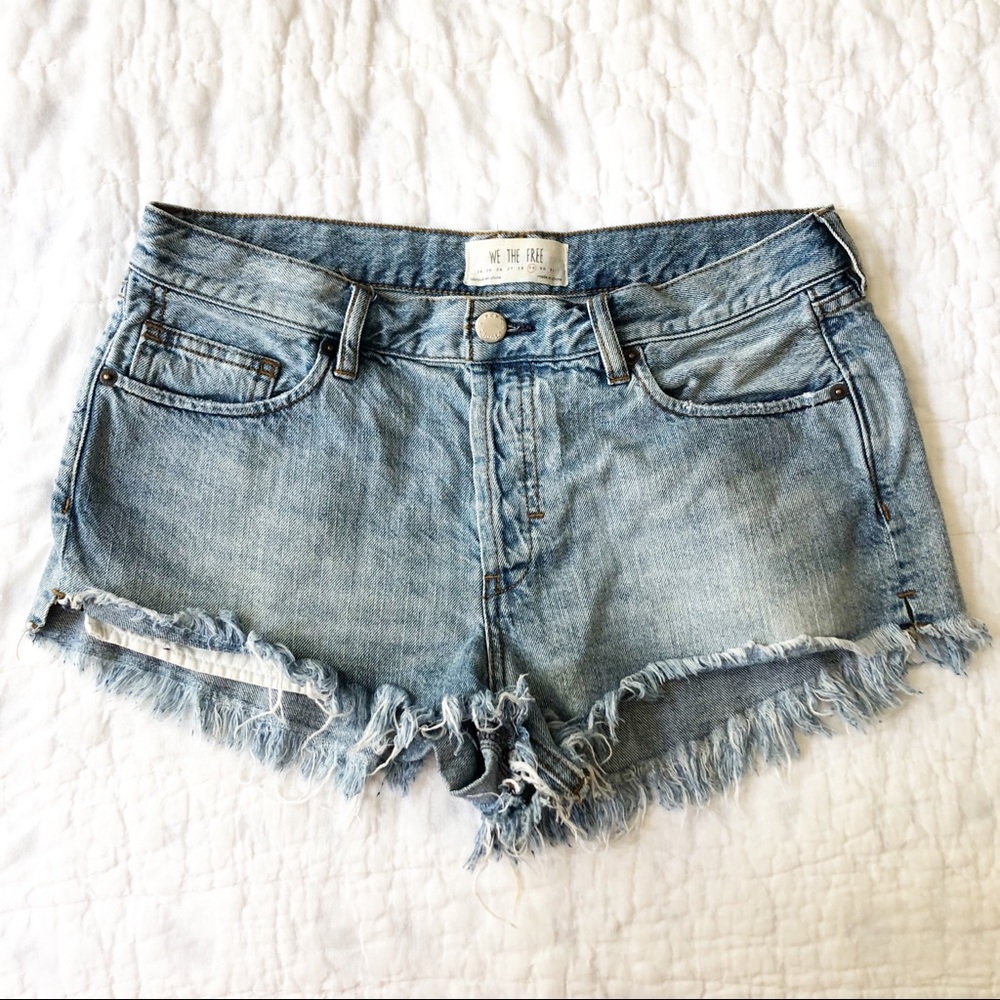 FREE PEOPLE Cutoff Jean Shorts Light Wash Size 29